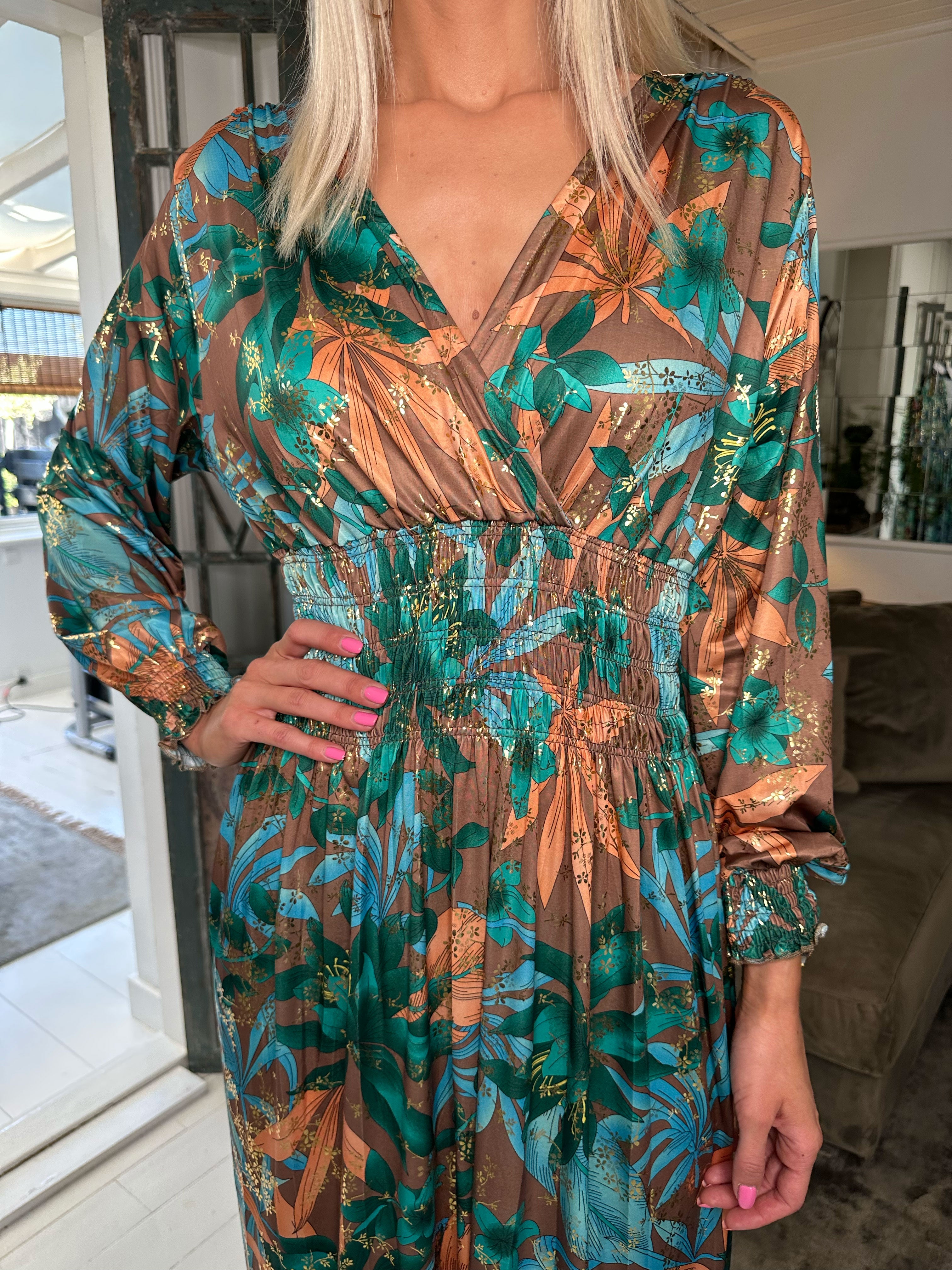 Pams L/S - Lang elastisk kjole i krølfrit stof med lange ærmer